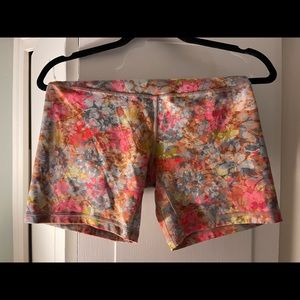 Lululemon Inflorescence shorts. 6” rise.